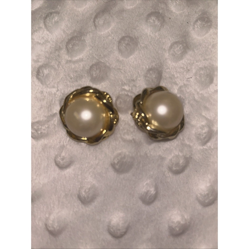 Vintage Goldtone And Faux Pearl Clip On Earrings